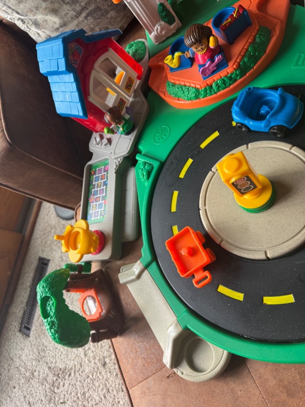 Vintage 2004 Fisher Price Little People discovery playset - Picture 2 of 3